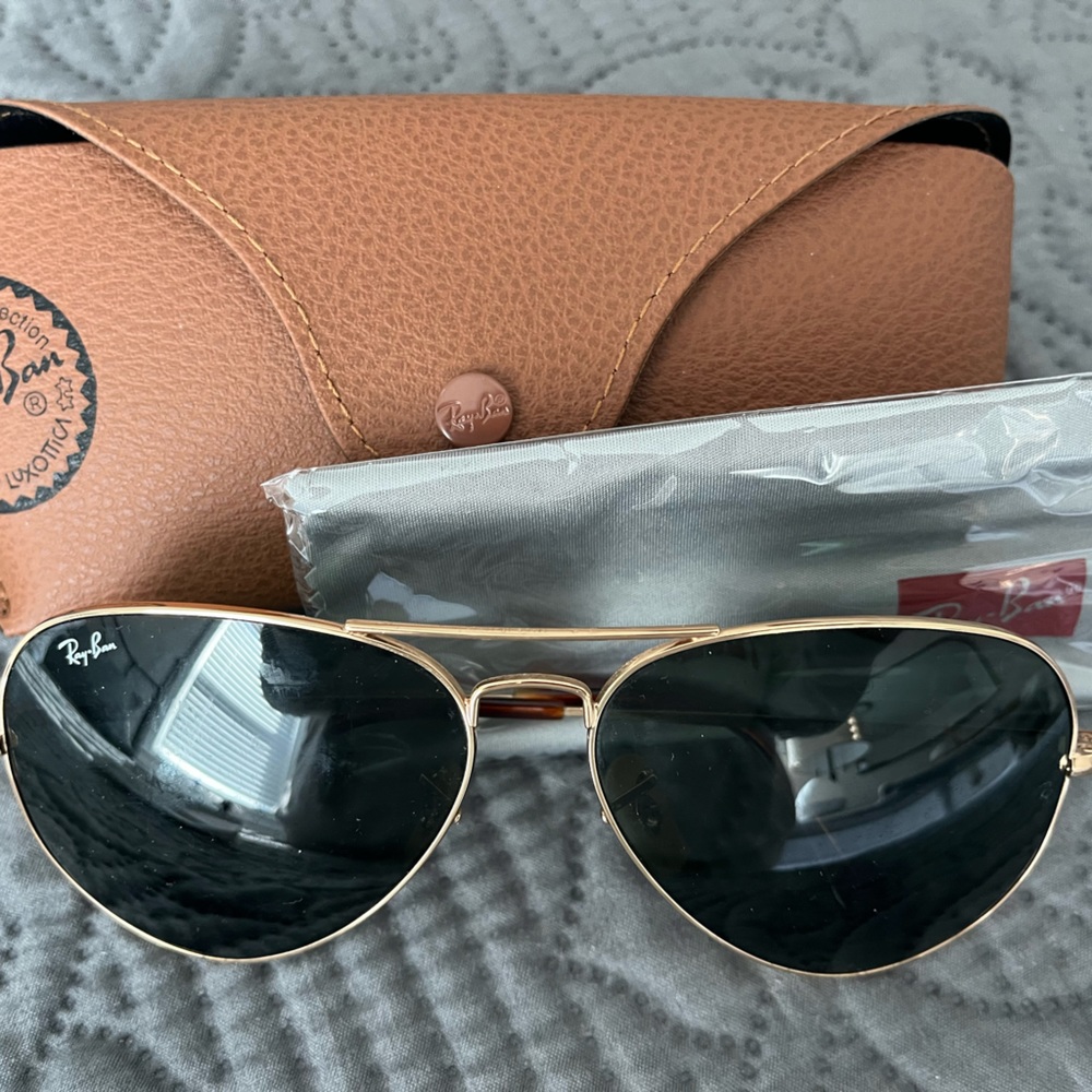 LIKE NEW Ray Ban aviators (large lens)